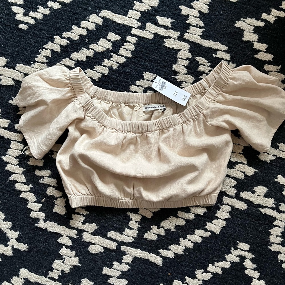 Abercrombie and fitch cropped linen shirt. Size small.